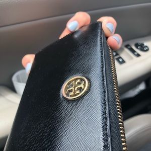 Zip Leather Continental Wallet TORY BURCH